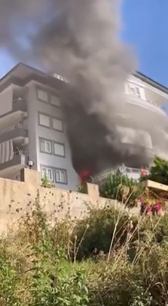 ALANYA’DA 5 KATLI BİNADA KORKUTAN YANGIN