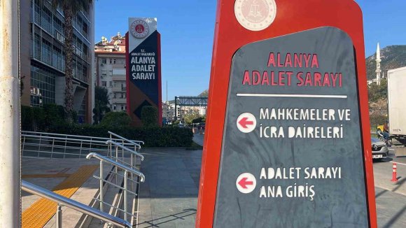 ALANYA’DA SOKAKTA KADINA SALDIRIDA BULUNAN ŞAHIS ADLİYEYE SEVK EDİLDİ