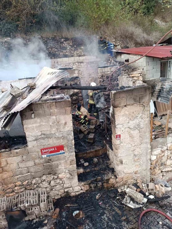 YAYLADAĞI’NDA METRUK EV YANGINI