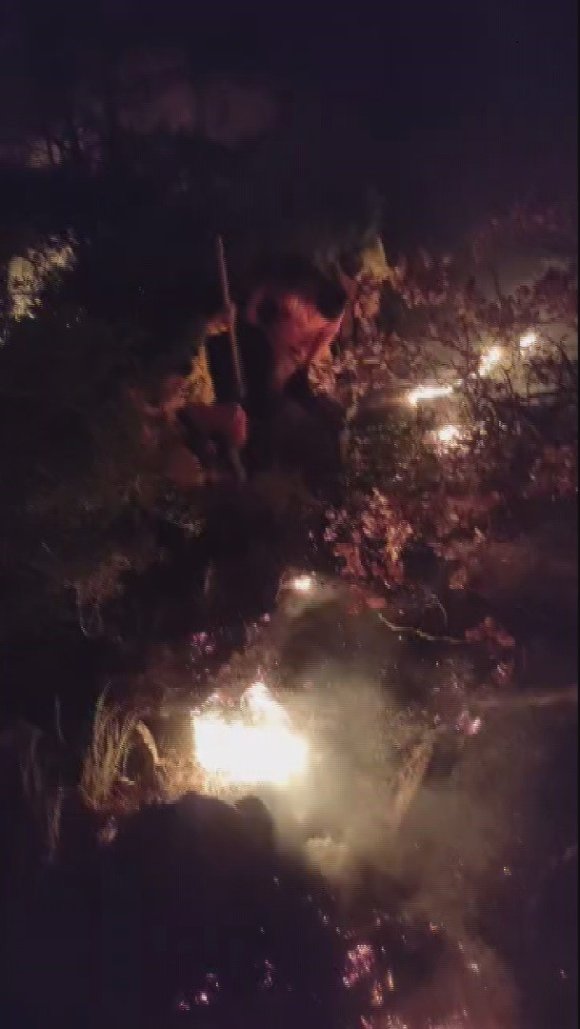 HATAY’DA YILDIRIMIN DÜŞTÜĞÜ ORMANLIK ALANDAKİ YANGIN 16’NCI SAATTE KONTROL ALTINA ALINDI