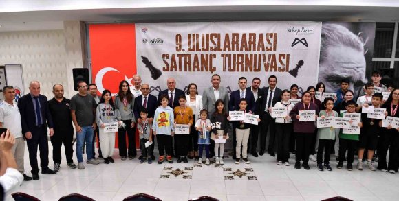 ‘9. ULUSLARARASI SATRANÇ TURNUVASI’NDA ÖDÜLLER SAHİPLERİNİ BULDU