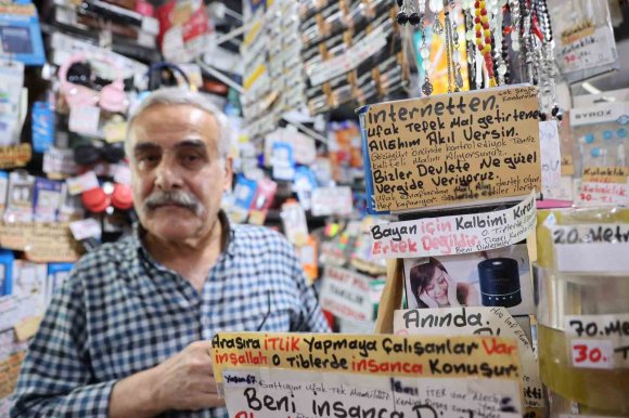 ADANA’DA 44 YILLIK ESNAFIN HAYAT DERSİ YAZILARI DİKKAT ÇEKİYOR