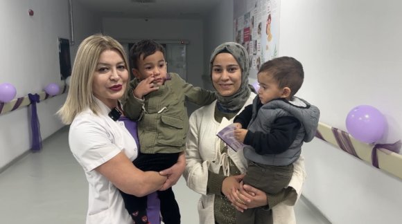 PREMATÜRE DOĞAN OĞUZHAN’DAN HAYATINI KURTARAN DOKTORA ZİYARET