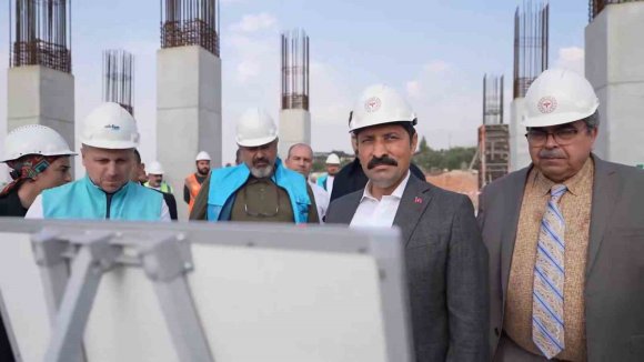 İSKENDERUN DEVLET HASTANESİNDE İNŞA ÇALIŞMALARI SÜRÜYOR