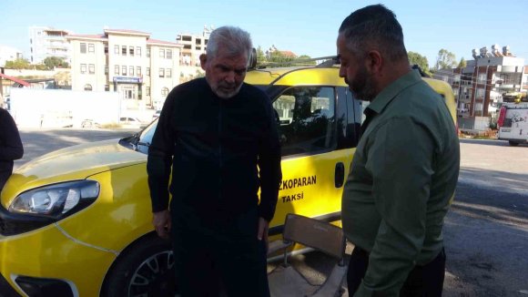 MERSİN’DE 62 YAŞINDAKİ TAKSİCİYİ BIÇAKLAYIP DARP ETTİLER