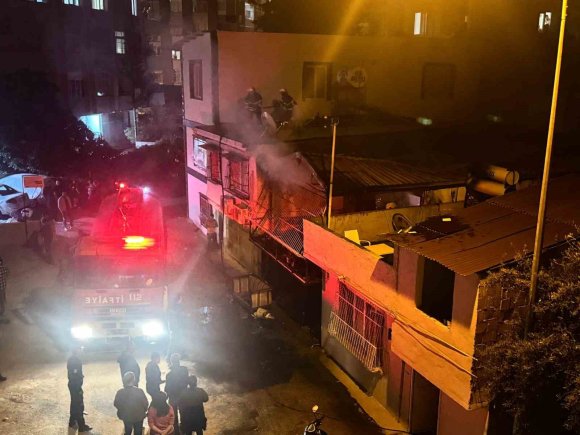 ADANA’DA MÜSTAKİL EV ALEV ALEV YANDI