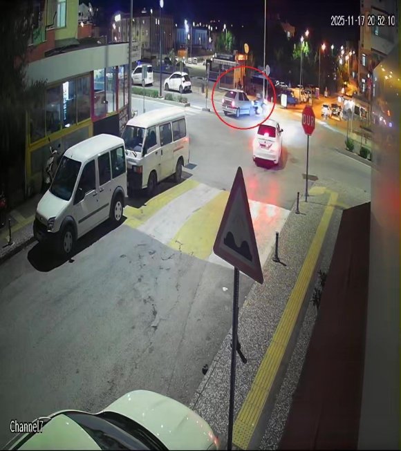 MOTOSİKLETLİ ARACIN ÜSTÜNDEN TAKLA ATARAK UÇTU