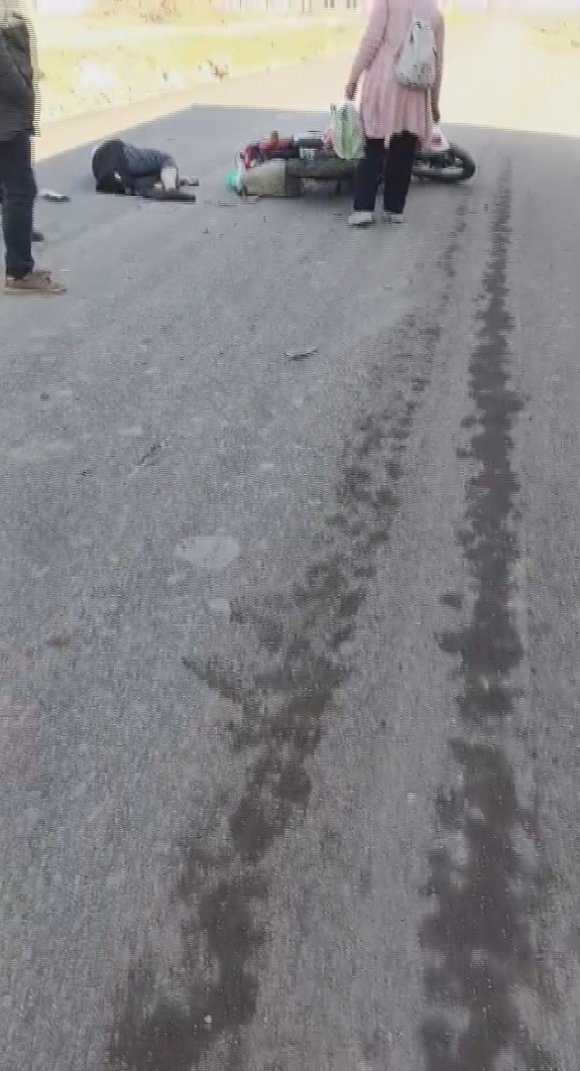 HATAY’DA OTOMOBİLLE, MOTOSİKLET ÇARPIŞTI: 2 YARALI