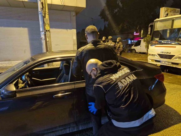 ADANA’DA ’NARKO-ALAN’ UYGULAMASI: UYUŞTURUCU İÇEN 20 ŞAHIS SUÇÜSTÜ YAKALANDI