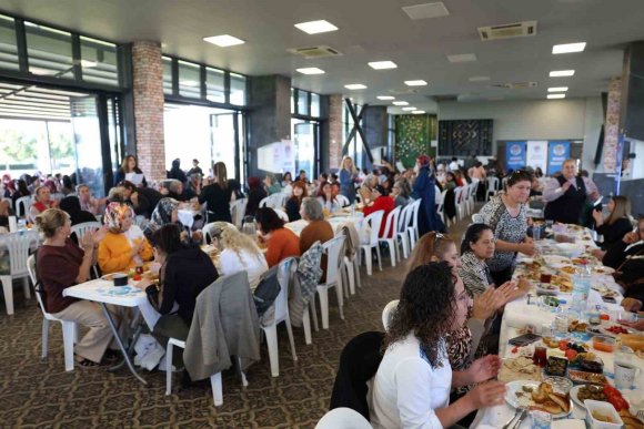 ŞENER: "KURSLAR KADINLARIN ÜRETİM GÜCÜNE GÜÇ KATIYOR"