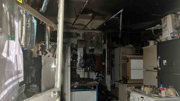 ALANYA’DA BEYAZ EŞYA TAMİR DÜKKANINDA ÇIKAN YANGIN KORKUTTU