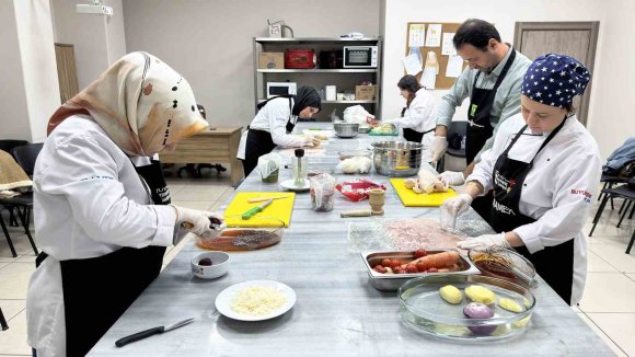 KAHRAMANMARAŞ’TA YENİ AŞÇILAR YETİŞİYOR