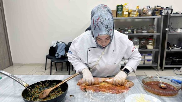 KAHRAMANMARAŞ’TA YENİ AŞÇILAR YETİŞİYOR