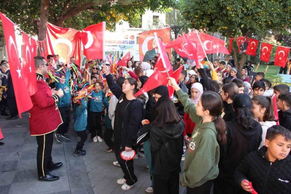 MERSİN’DE DÜNYA ÇOCUK HAKLARI GÜNÜ RENKLİ ETKİNLİKLERLE KUTLANDI