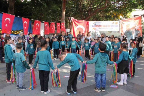 MERSİN’DE DÜNYA ÇOCUK HAKLARI GÜNÜ RENKLİ ETKİNLİKLERLE KUTLANDI