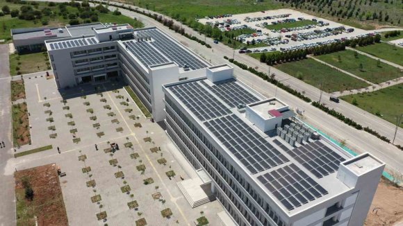 ÜNİVERSİTE GES İLE ELEKTRİĞİNİ ÜRETTİ, MİLYONLARCA LİRA TASARRUF ETMEYE BAŞLADI