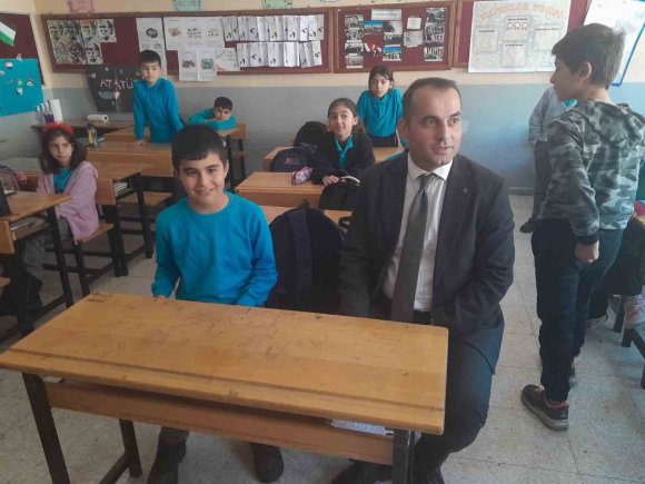 PROTOKOLDEN İLKOKUL ÖĞRENCİSİ ŞENER’E DOĞUM GÜNÜ SÜRPRİZİ