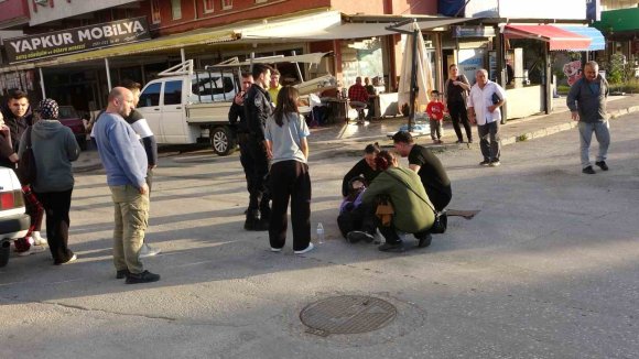 ANTALYA’DA OTOMOBİLLE ÇARPIŞAN MOTOSİKLETİN SÜRÜCÜSÜ YOLA SAVRULARAK YARALANDI