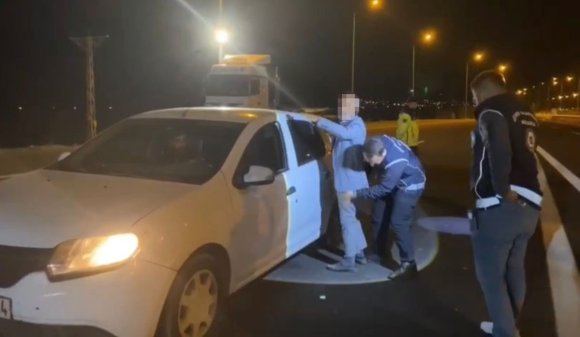 OSMANİYE’DE 9 DÜZENSİZ GÖÇMEN VE 3 ORGANİZATÖR YAKALANDI