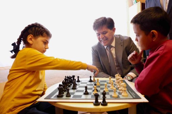 MERSİN’DE ’VELİLER ARASI KİTAP OKUMA YARIŞMASI’NIN ÖDÜLLERİ SAHİPLERİNİ BULDU