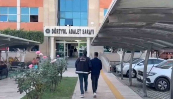 DÖRTYOL’DA YAĞMA VE SİLAHLA TEHDİT ŞÜPHELİSİ TUTUKLANDI