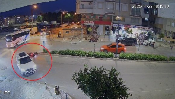 ARACIYLA ‘U’ DÖNÜŞÜ YAPAN SÜRÜCÜNÜN KARARSIZLIĞI MOTOSİKLET SÜRÜCÜSÜNÜ HASTANELİK ETTİ