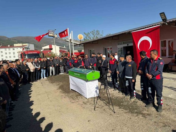 TRAFİK KAZASINDA HAYATINI KAYBEDEN İTFAİYE ERİ KOÇTAŞ İÇİN TÖREN DÜZENLENDİ