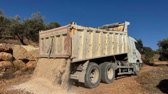 TARSUS BELEDİYESİ BÜYÜKKÖSEBALCI’DA YOL ÇALIŞMALARINI TAMAMLADI