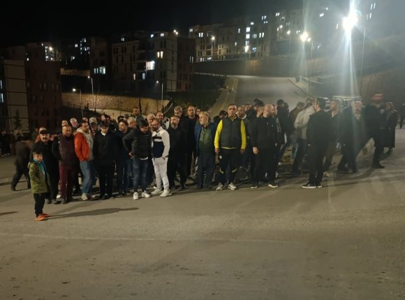 VATANDAŞLAR DEPREM KONUTLARI ÇEVRESİNDE GÜVENLİK TEDBİRLERİNİN ARTIRILMASINI İSTEDİ