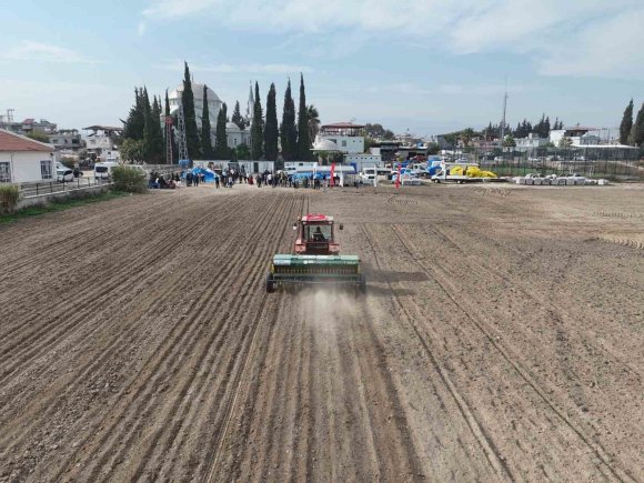 HBB’DEN TARIM LİSESİNE BUĞDAY VE GÜBRE DESTEĞİ