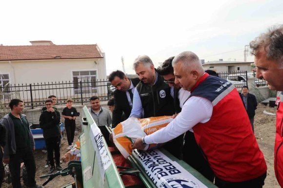 HBB’DEN TARIM LİSESİNE BUĞDAY VE GÜBRE DESTEĞİ