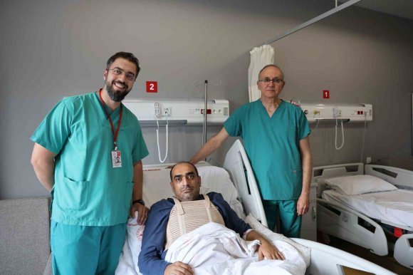 DEPREMDEN SONRA YAPILAN HASTANEDE 100’ÜNCÜ AÇIK KALP AMELİYATI BAŞARIYLA TAMAMLANDI