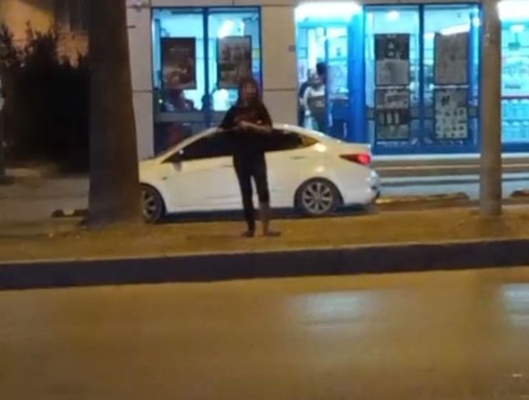 UYUŞTURUCU KULLANDIĞI ÖNE SÜRÜLEN GENÇ KIZIN HAREKETLERİ ŞAŞIRTTI