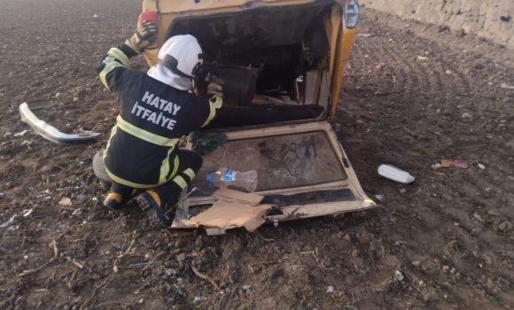 KIRIKHAN’DA OTOMOBİL TARLAYA UÇTU