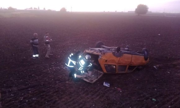 KIRIKHAN’DA OTOMOBİL TARLAYA UÇTU