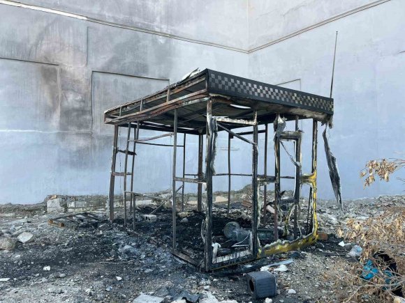 ALEVLERE TESLİM OLAN TAKSİ KULÜBESİNDEN GERİYE HURDA YIĞINI KALDI