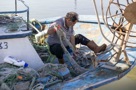 MERSİN’DE BALIKÇI AĞLARI GERİ DÖNÜŞÜME KAZANDIRILIYOR