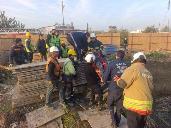 ÇALIŞTIĞI ESNADA RAHATSIZLANAN KULE VİNÇ OPERATÖRÜ OPERASYONLA KURTARILDI