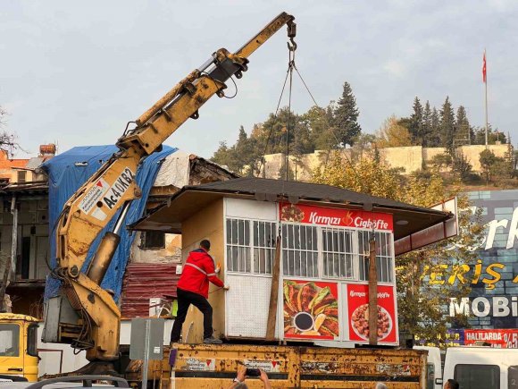 ÇİĞKÖFTEYE DETERJAN KABIYLA SOS DÖKEN ESNAFA 250 BİN TL CEZA: İŞ YERİ KAPATILIP KALDIRILDI