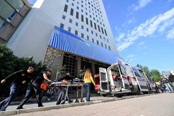 MERSİN’DE İŞ MERKEZİNDE YANGIN VE KURTARMA TATBİKATI YAPILDI