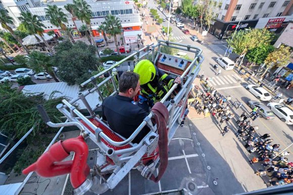 MERSİN’DE İŞ MERKEZİNDE YANGIN VE KURTARMA TATBİKATI YAPILDI