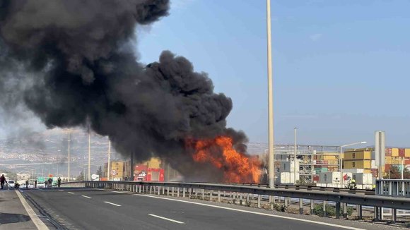 MAZOT YÜKLÜ TANKER ALEV ALEV YANDI, GÖKYÜZÜNÜ KARA DUMANLAR KAPLADI