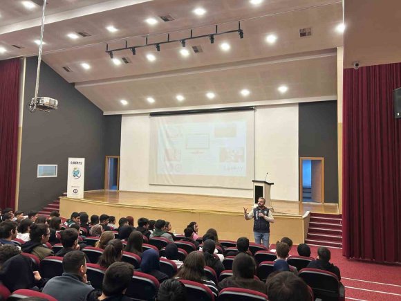 ADANA’DA ÖĞRENCİLERE DİJİTAL GÜVENLİK EĞİTİMİ VERİLDİ