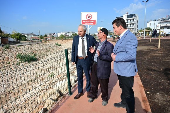 BAŞKAN KOCAGÖZ, ŞELALE MAHALLESİ’NE KAZANDIRILAN YENİ PARK ALANINI İNCELEDİ
