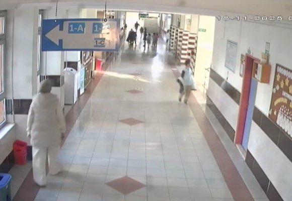 KAHRAMANMARAŞ’TA SOLUK BORUSUNA YİYECEK KAÇAN ÖĞRENCİ HEİMLİCH MANEVRASIYLA KURTARILDI