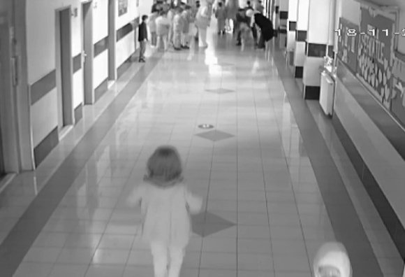 KAHRAMANMARAŞ’TA SOLUK BORUSUNA YİYECEK KAÇAN ÖĞRENCİ HEİMLİCH MANEVRASIYLA KURTARILDI