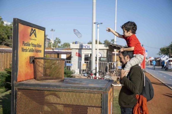 ’PLASTİKSİZ MERSİN SAHİLLERİ’ PROJESİ İLE 10 AYDA 1 TON PLASTİK TOPLANDI