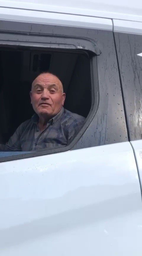 NAVİGASYON MAĞDURU TIRCININ "KONUMDAKİ O KADIN BENİ GETİRDİ" DİYEREK KENDİNİ SAVUNMASI GÜLÜMSETTİ