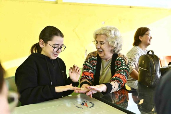 YAŞLI EVLERİ’NDE KUŞAKLAR ARASI ETKİLEŞİM ATÖLYESİ