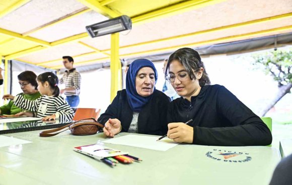 YAŞLI EVLERİ’NDE KUŞAKLAR ARASI ETKİLEŞİM ATÖLYESİ